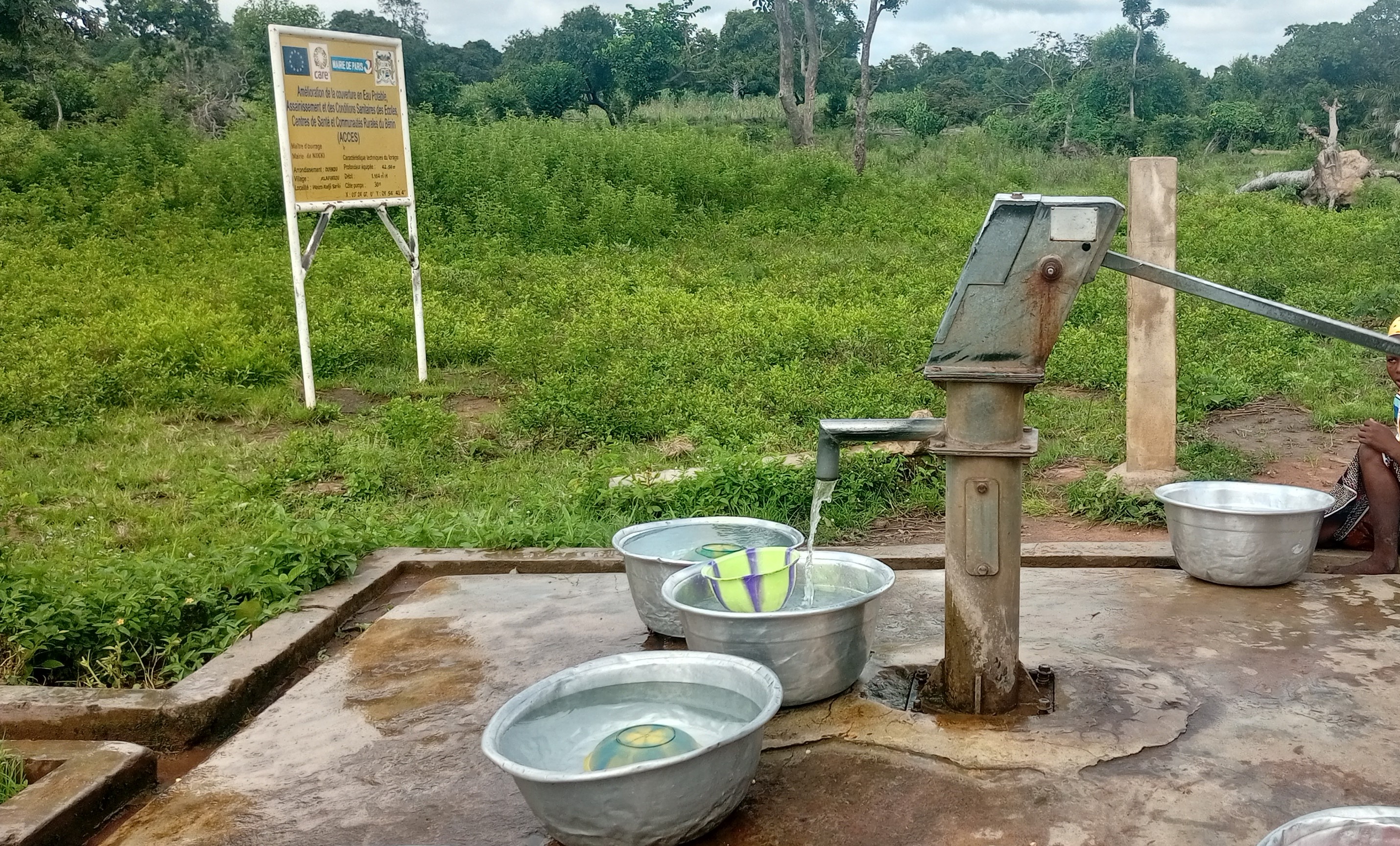 Dar acceso a agua potable en más de 100 comunidades