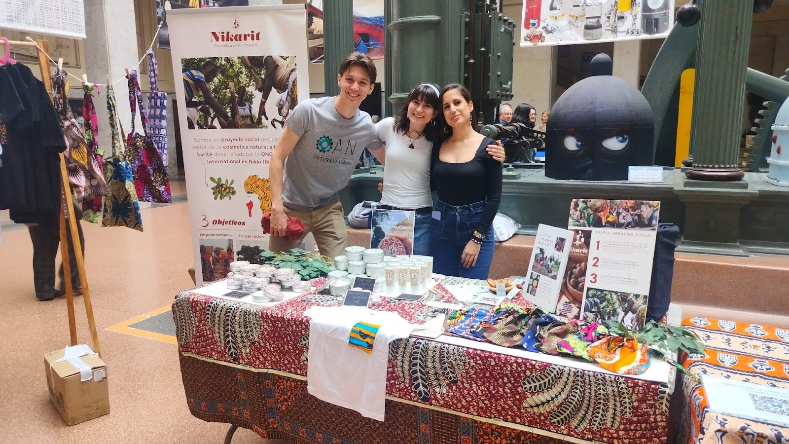 Productos Nikarit y stand de OAN International en Magia por Benín